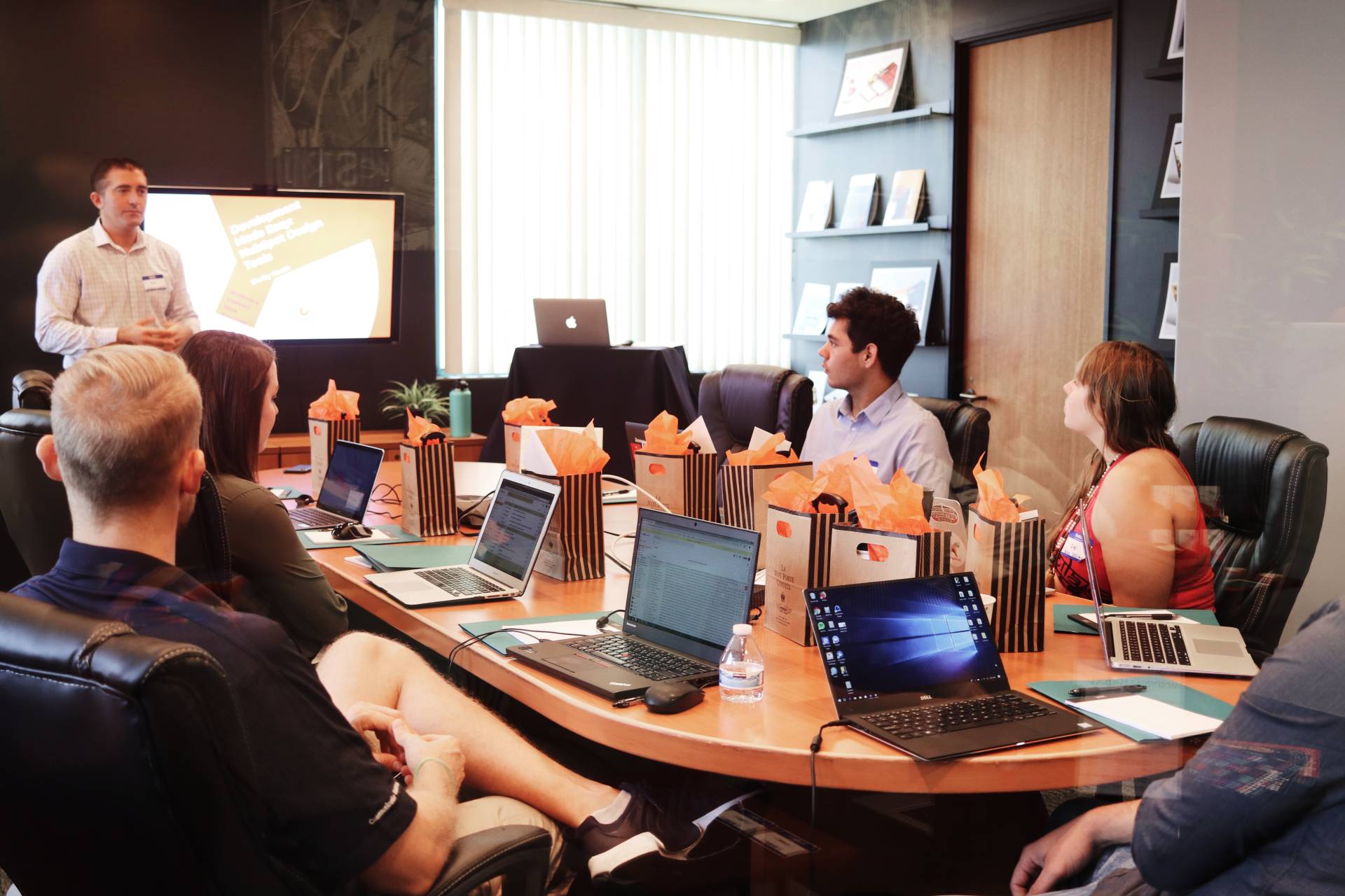 Team meeting regarding growth marketing strategy